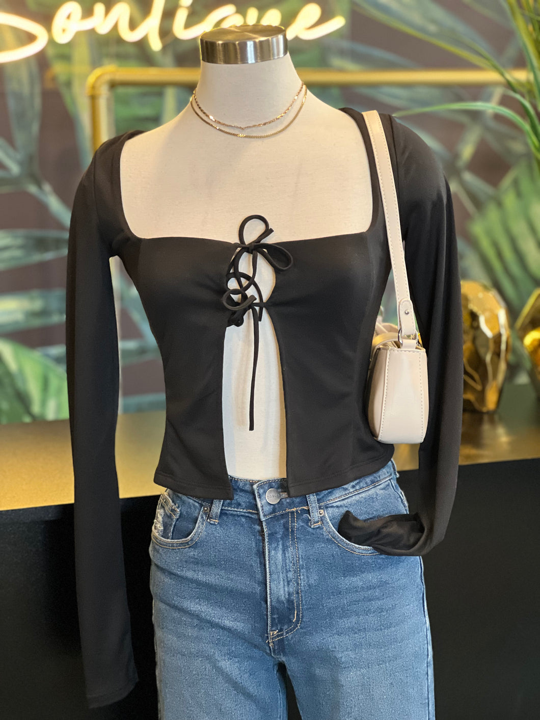 SNEAKY LOVE TOP