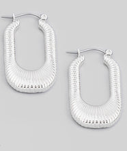 Load image into Gallery viewer, BLAIR EARRINGS
