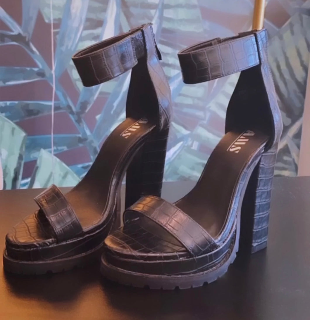 STEAL YOUR HEART HEELS